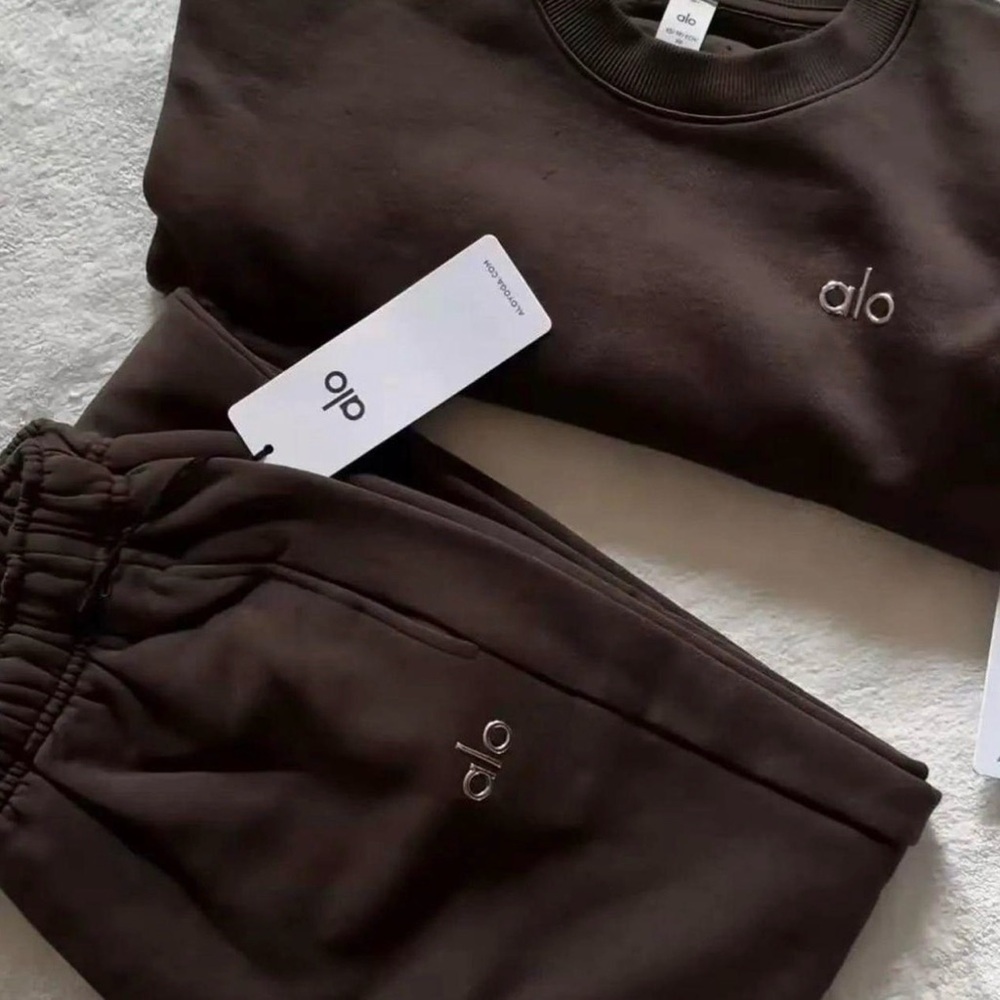 ALO Yoga Brown Crew Neck Sweater and Sweatpants